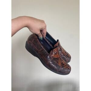 Gravity Defyer Croc Embossed Leather Sneakers Size 8 Black /Brown